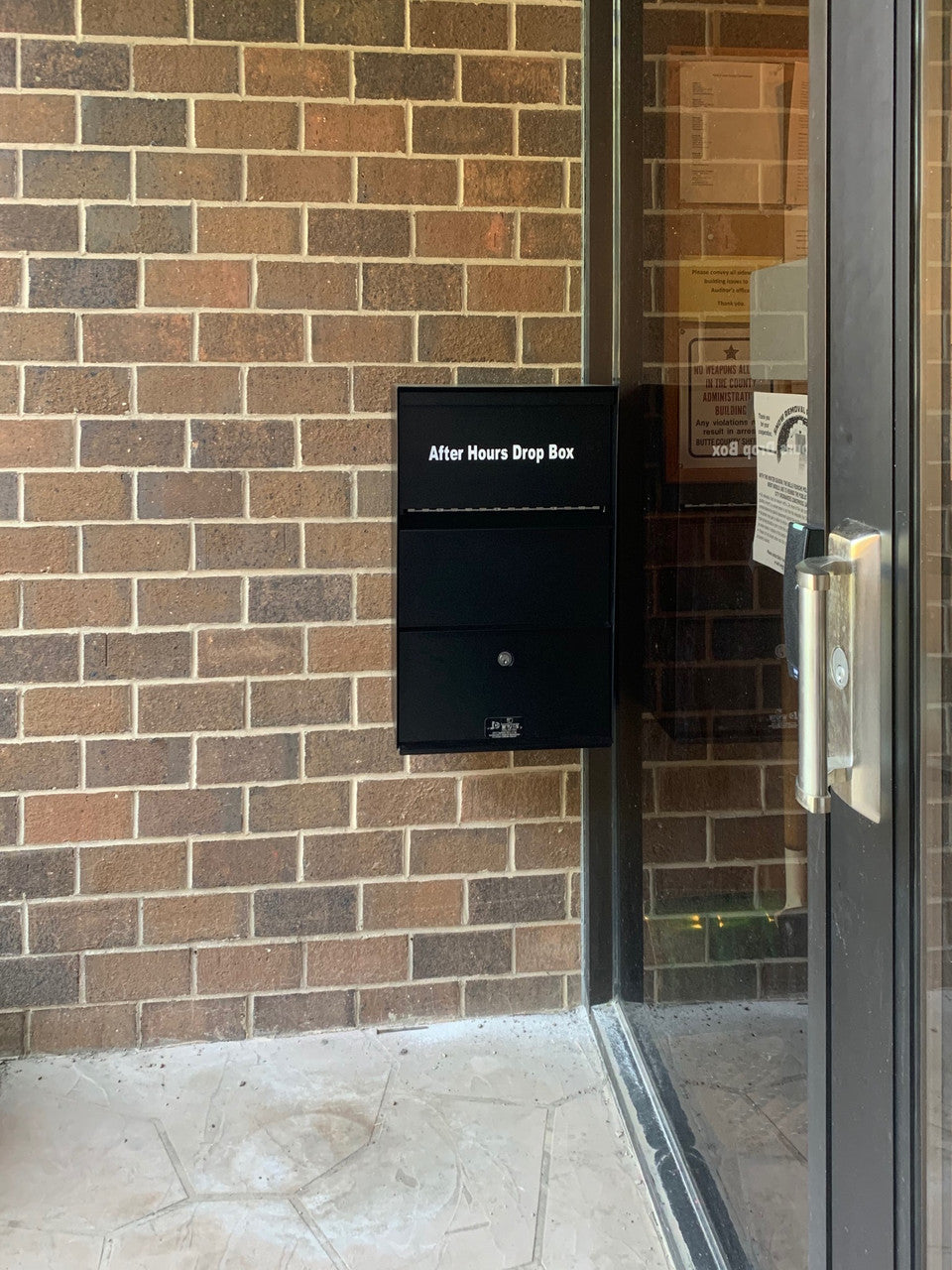 Extra Large JCLLXLWALL Outdoor Locking Dropbox